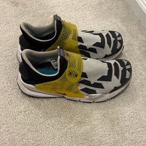 Nike Shock Dart Athletic Shoes with Yellow and Black Pattern